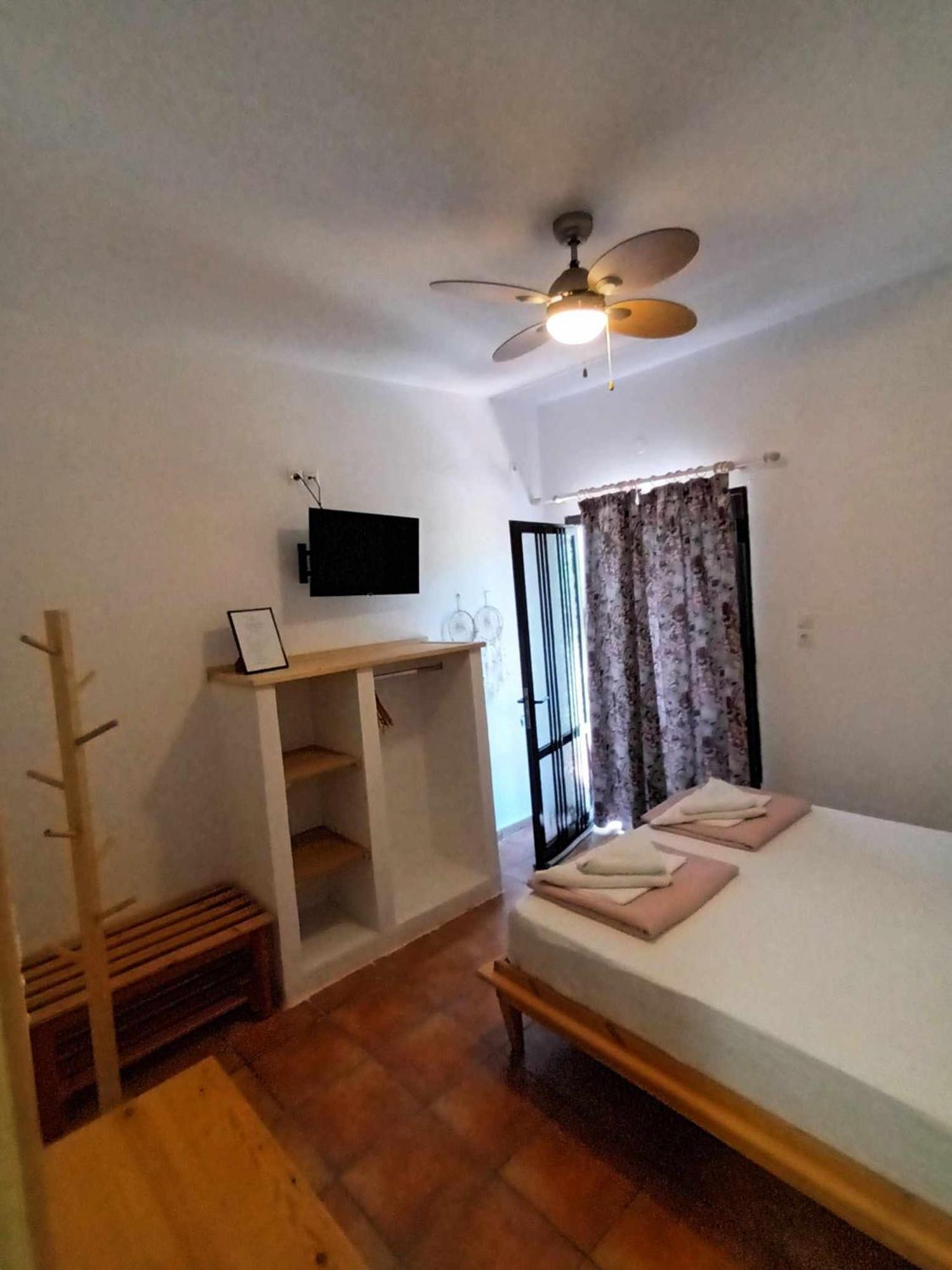 Achillion B&B Paralía Skotínis Kültér fotó