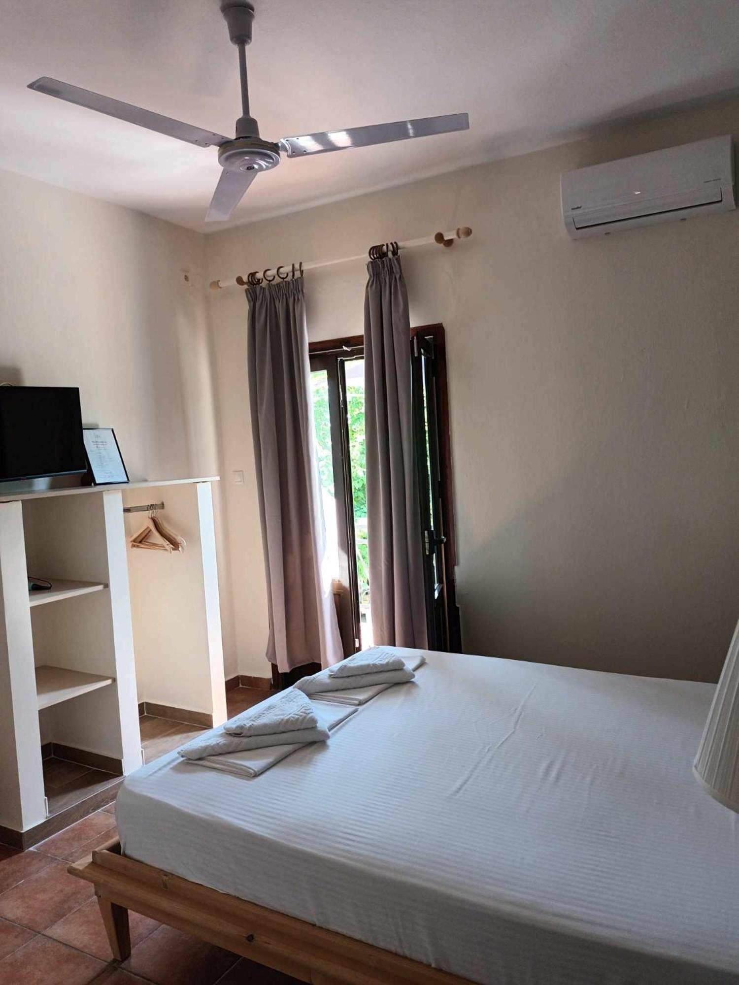Achillion B&B Paralía Skotínis Kültér fotó